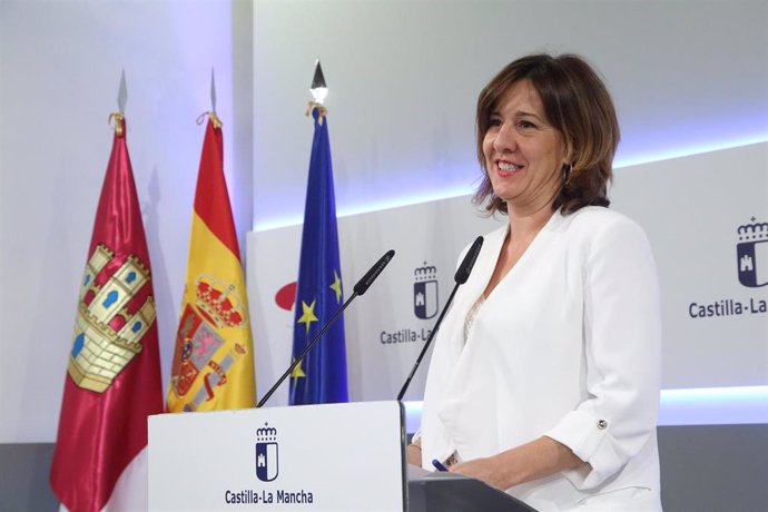 La portavoz del Ejecutivo de C-LM, Blanca Fernández, en rueda de prensa.