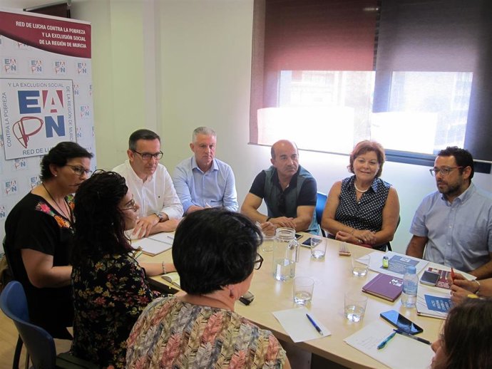 Encuentro entre representantes del PSRM-PSOE y de la EAPN