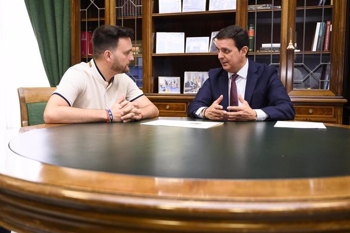 García firma la ayuda para obras en Sierro