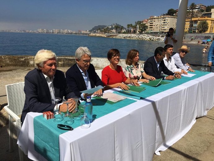 La subdelegada del Gobierno en Málaga, María Gámez, y la delegada del Ejecutivo andaluz, Patricia Navarro, copresiden el acto para la firma del acta de reversión al Estado de los Baños del Carmen.