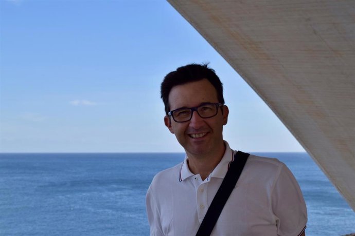 Francisco Carriscondo revisa la invsteigación diccionarítsica de los siglos XVIII y XIX