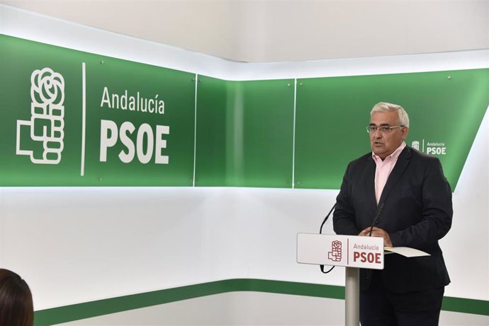 El delegado de Universidades del PSOE-A y portavoz de Hacienda del Grupo Parlamentario Socialista, Antonio Ramírez de Arellano, en rueda de prensa