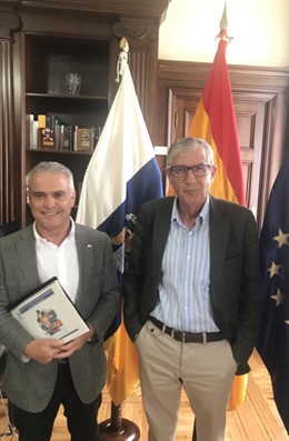 El alcalde de Teror, Gonzalo Rosario, junto al delegado del Gobierno en Canarias, Juan Salvador León