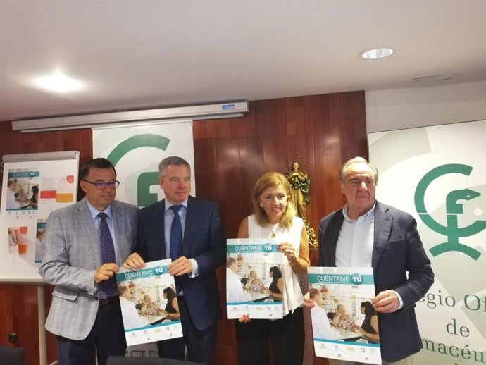 Botella (segunda por la dcha.), en la presentación de 'Cuéntame tú'