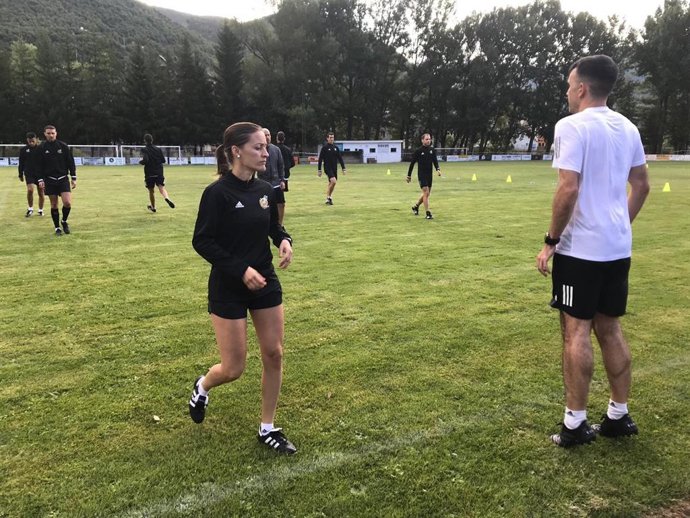 Guadalupe Porras durante las pruebas físicas para los árbitros de Primera