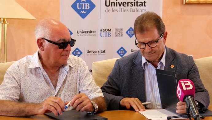 (D-E) El rector de la UIB, Lloren Huguet, i el representant dels clubs nutics de Baleares, Miquel Suñer.