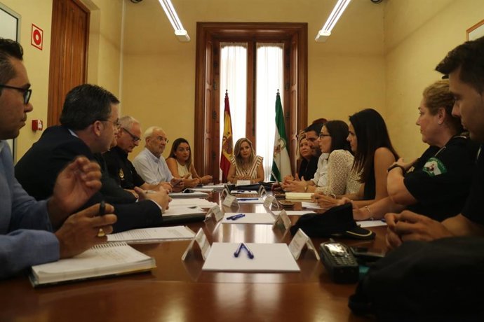 Primera reunión de la comisión contra los cortes de luz