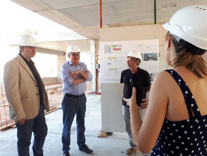 El conseller de Educación, Josep Bargalló, visita las obras de la escuela Arrabassada de Tarragona