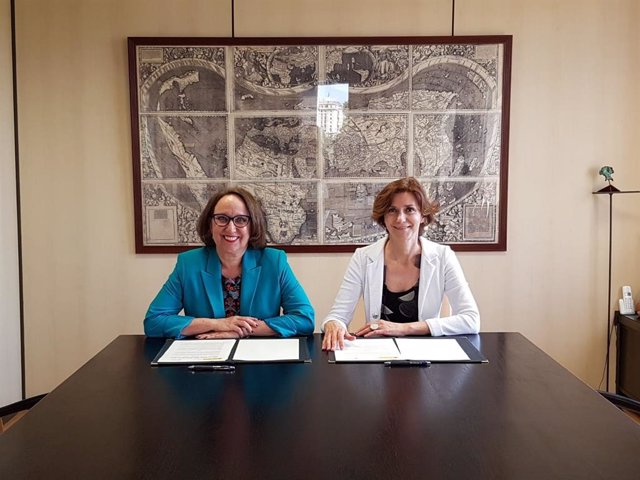 La secretaria general iberoamericana, Rebeca Grynspan, y la secretaria de Estado de Turismo, Isabel Oliver.