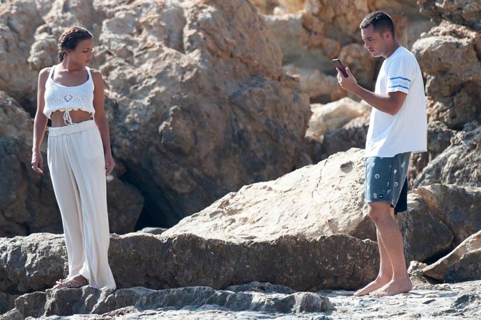 Benji Aparicio con Claura García en Ibiza