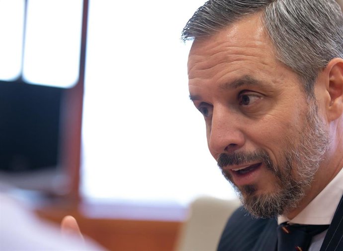 Entrevista de Europa Press al  consejero de Hacienda, Industria y Energía, Juan Bravo.