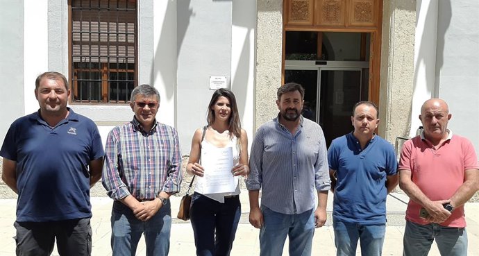 Granada.- Agricultores y ganaderos alegan contra la construcción de una macrogra