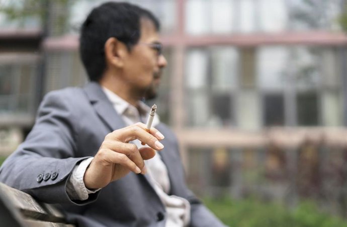 El humo del tabaco puede hacer a las bacterias más resistentes a los antibiótico