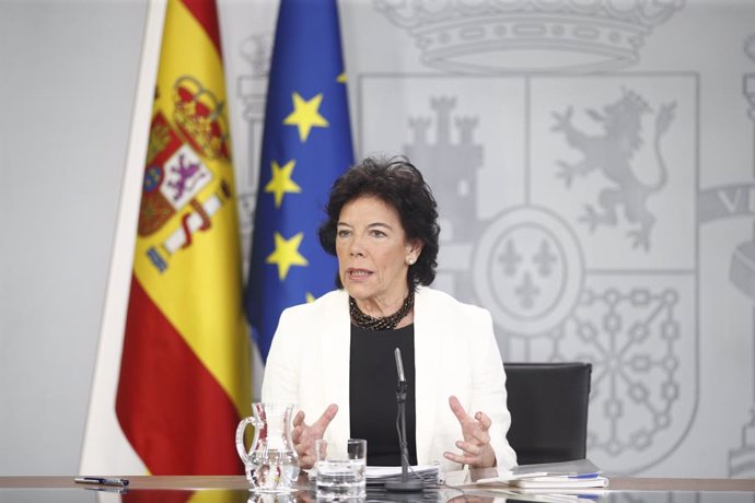 La ministra Portaveu, i d'Educació i Formació Professional en funcions, Isabel Celaá, compareix davant els mitjans de comunicació després de la reunió del Consell de Ministres en Moncloa.