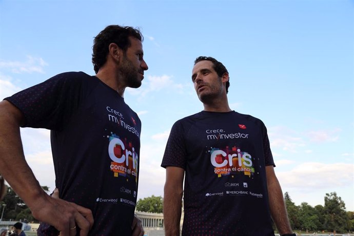 El triatleta Alejandro Santamaría y Pablo García Montañés colaboran con Cris contra el Cáncer