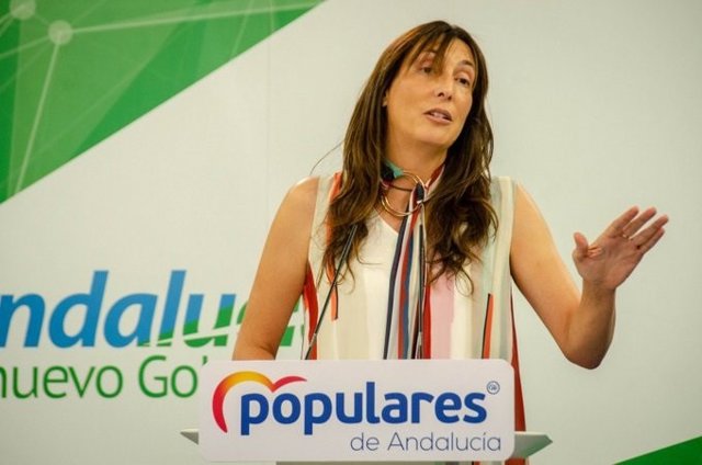 La secretaria general del PP-A, Loles López, en rueda de prensa