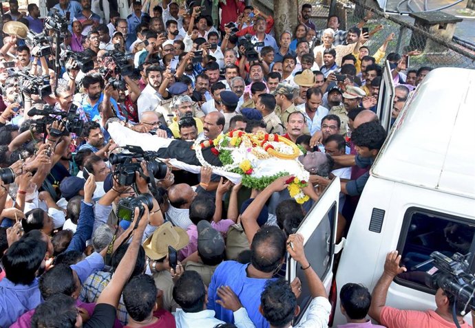 Transportan el cuerpo del magmnate del café V.G. Siddhartha