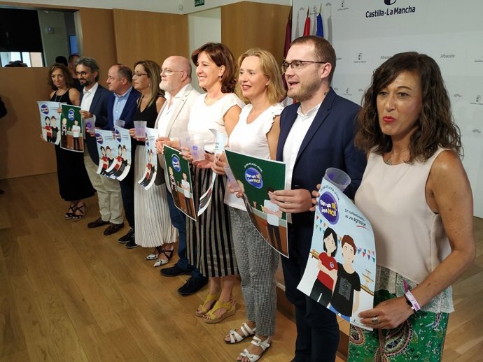 La campaña 'Sin un sí, ¡es no!', repartirá en la Feria de Albacete 95.000 vasos y cartelería