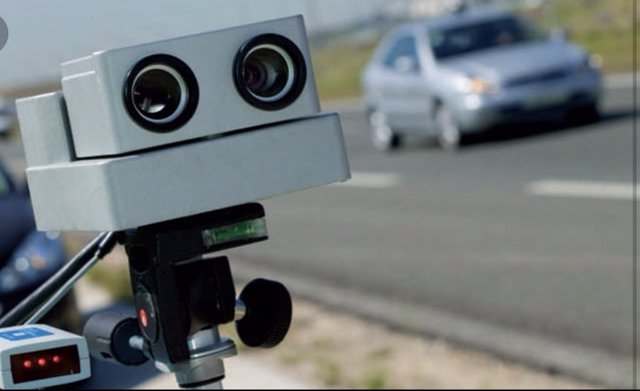 Un radar de la Guardia Civil para controlar la velocidad en las carreteras