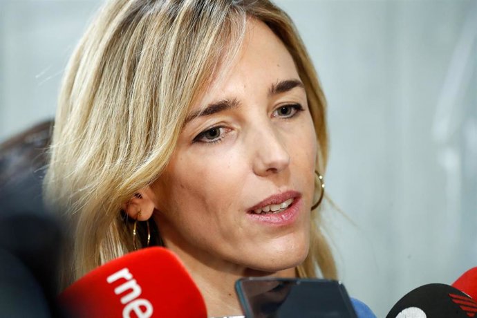 La portavoz del PP en el Congreso de los Diputados, Cayetana Álvarez de Toledo, ofrece declaraciones a los medios de comunicación en la Cámara Baja un día después de su nombramiento.