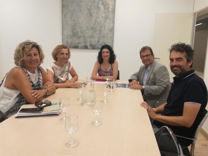 (I-D) La Vicerrectora De Economía E Infraestructuras, Maria Llompart; La Gerente De La UIB, Antnia Fullana;  La Consellera De Administraciones Públicas, Isabel Castro; El Rector De La UIB, Lloren Huguet, Y El Vicerrector De Títulos, Xavier Barona.