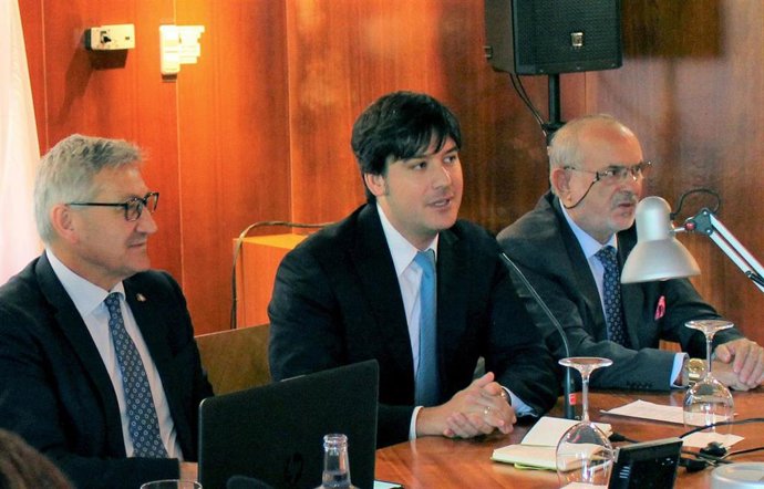 El consejero de Ciencia, Innovación y Universidad, Borja Sánchez, en los cursos de La Granda