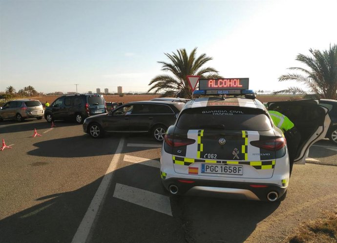 La Guardia Civil investiga a un conductor por tres delitos contra la seguridad vial