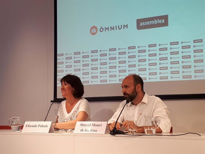 Elisenda Paluzie (ANC) y  Marcel Mauri (mnium)