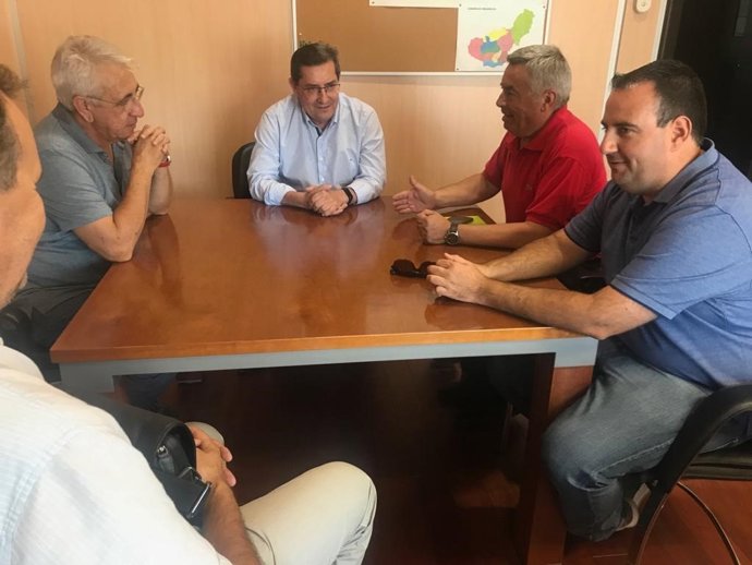 Entrena se reúne con los sindicatos