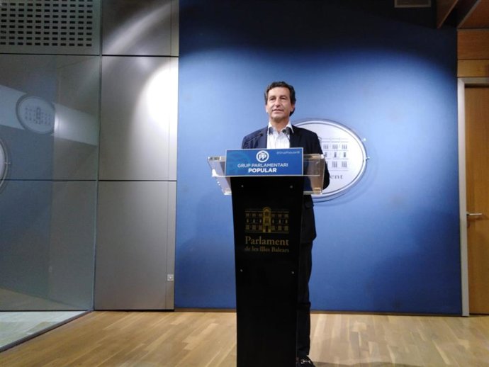 El portaveu en el Parlament del PP, Biel Company, en roda de premsa