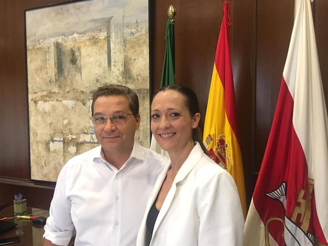 La delegada del Gobierno andaluz, Maribel Lozano, y el alcalde de Andújar, Frrancisco Huertas