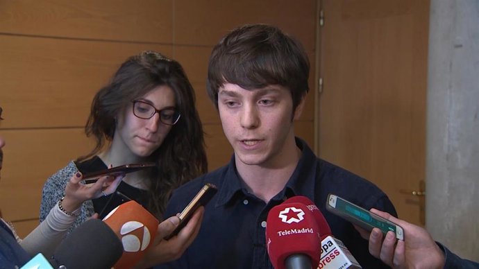 El senador de Más Madrid, Eduardo Fernández Rubiño.