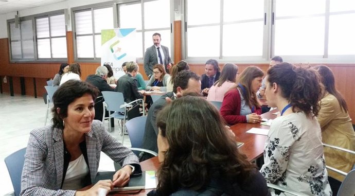 Empresarios reunidos en un Networking