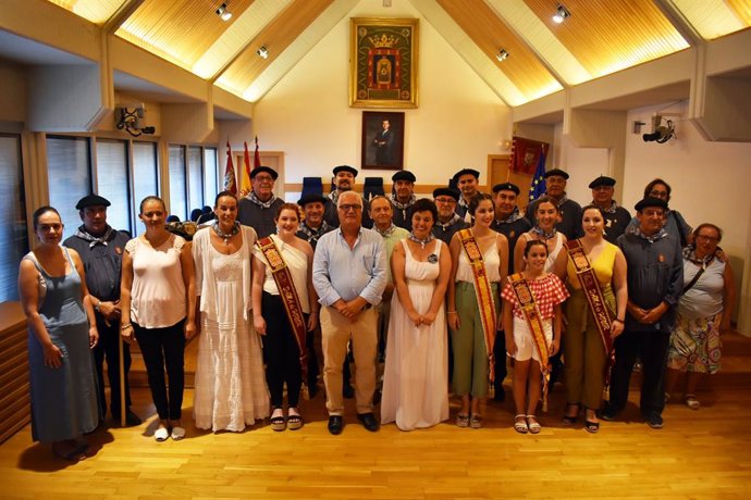 Np La Alcaldesa De Ciudad Real Recibe A Una Delegacion De La Federacion De Peñas Huertanas De Murcia