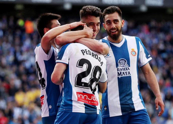 El Espanyol celebra un gol en grupo