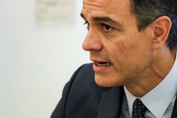 El president del Govern en funcions, Pedro Sánchez, durant la seva reunió en el Palau de la Moncloa amb la presidenta electa de la Comissió Europea.