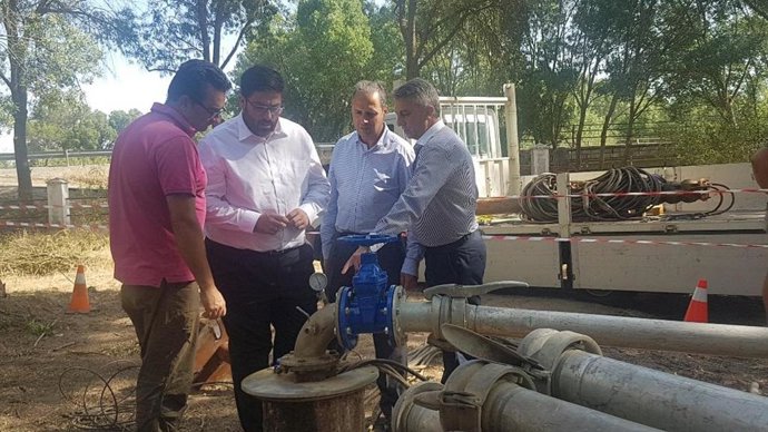 El alcalde de Ávila, Jesús Manuel Sánchez Cabrera, ha visitado los trabajos de aforamiento.