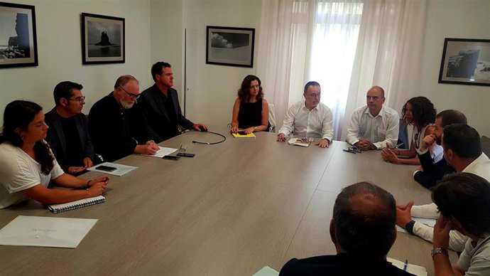Miembros del Cabildo de Tenerife se reúnen con Kevin de la Noy y Karl McMilan, representantes de Disney