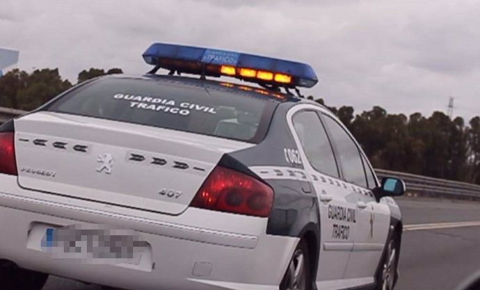 Imagen de archivo de un vehículo de la Guardia Civil de Tráfico