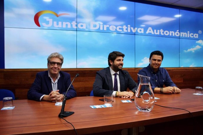 Fernando López Miras y José Miguel Luengo en la Junta Directiva del PP regional tras conocerse la nueva composición del Ejecutivo