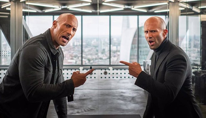 Fotograma de Fast and Furious: Hobbs and Shaw con Jason Statham y Dwyane 'La Roca' Johnson