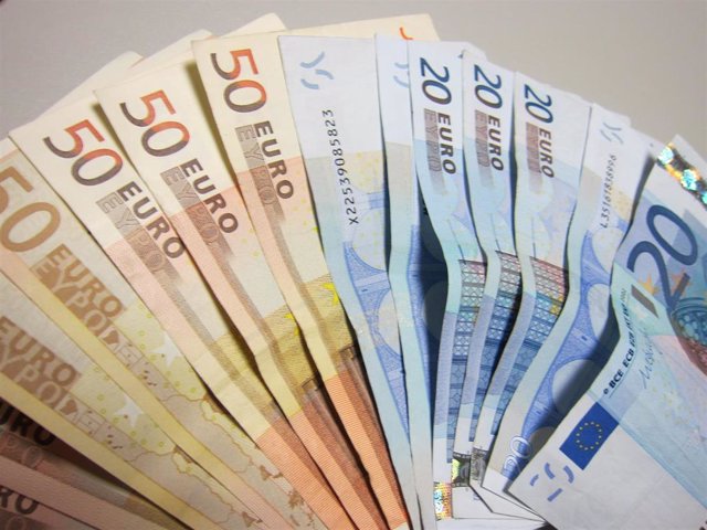 Bitllets d'euro, diners (recurs)