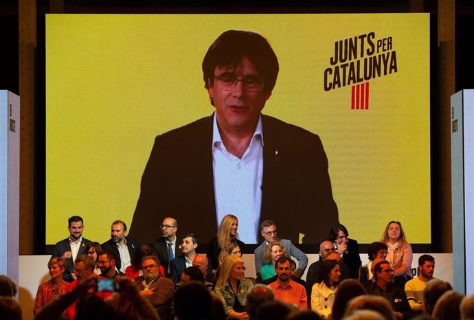 Carles Puigdemont en un acto de campaña de JxCat
