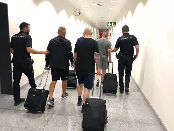 Detenidos cinco jóvenes en el aeropuerto de Alicante