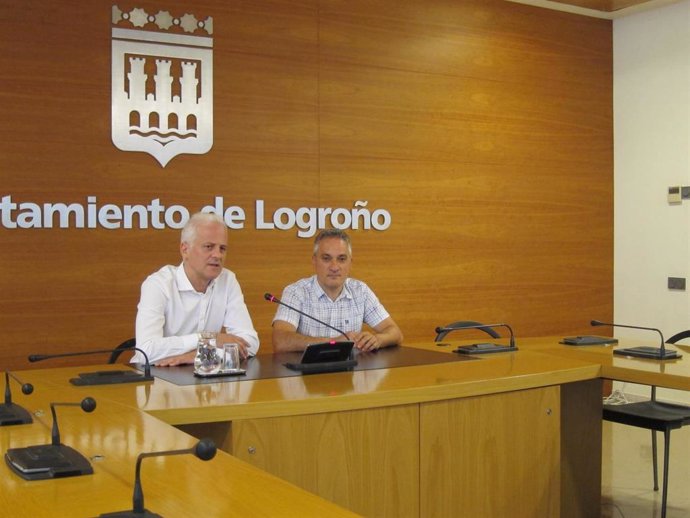 El alcalde de Logroño, Pablo Hermoso de Mendoza, y el secretario general de CCOO La Rioja, Jorge Ruano