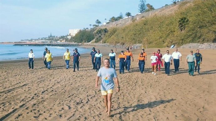 Efectivos de diferentes cuerpos de seguridad que participan en la vigilancia y rescate de personas que se puedan encontrar en una situación complicada en el agua