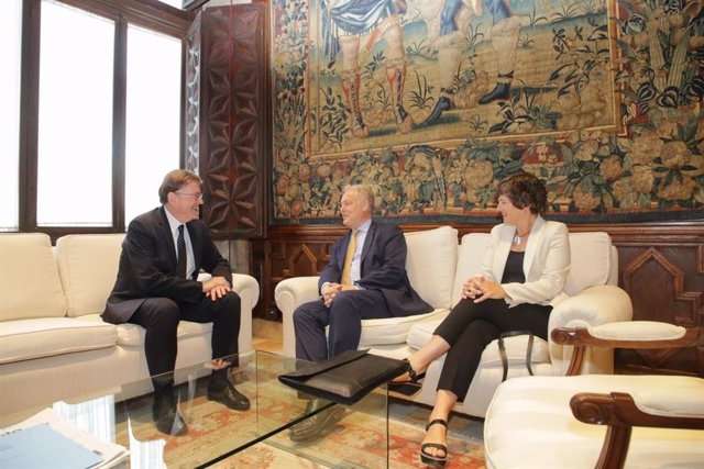 Reunión del 'president' Puig con el embajador saliente del Reino Unido en España, Simon Manley
