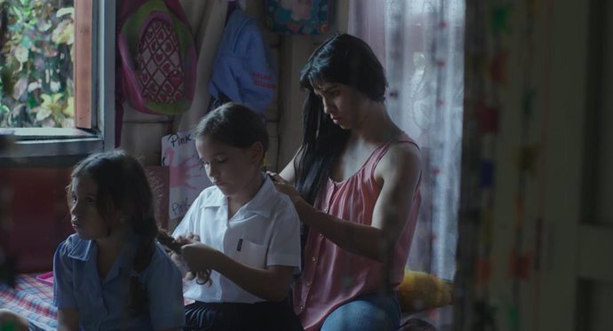 La cineasta costarricense Antonella Sudasassi estrena, este viernes 2 de agosto, 'El despertar de las hormigas', que busca "reflexionar sobre el papel de la mujer frente a las violencias machistas del día a día"