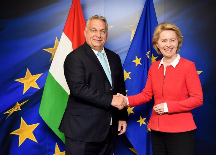 La presidenta electa de la Comisión Europea, Ursula von der Leyen, y el primer ministro de Hungría, Viktor Orban
