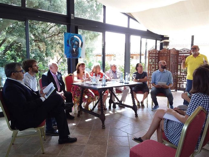 La vicepresidenta del Consell de Mallorca, Bel Busquets(la cuarta por la izquierda), en la presentación de la 39 edición del festival Chopin de Valldemosa.